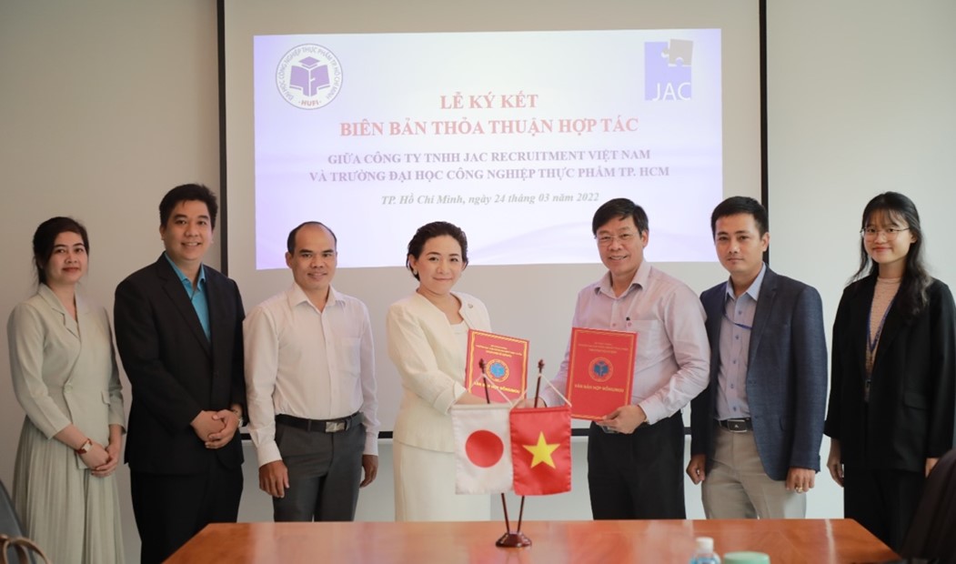  Lễ ký kết thỏa thuận hợp tác giữa HUFI và Công ty TNHH tuyển dụng JAC Việt Nam, cùng sự góp mặt của Trường Đại học AOMORI – Nhật Bản