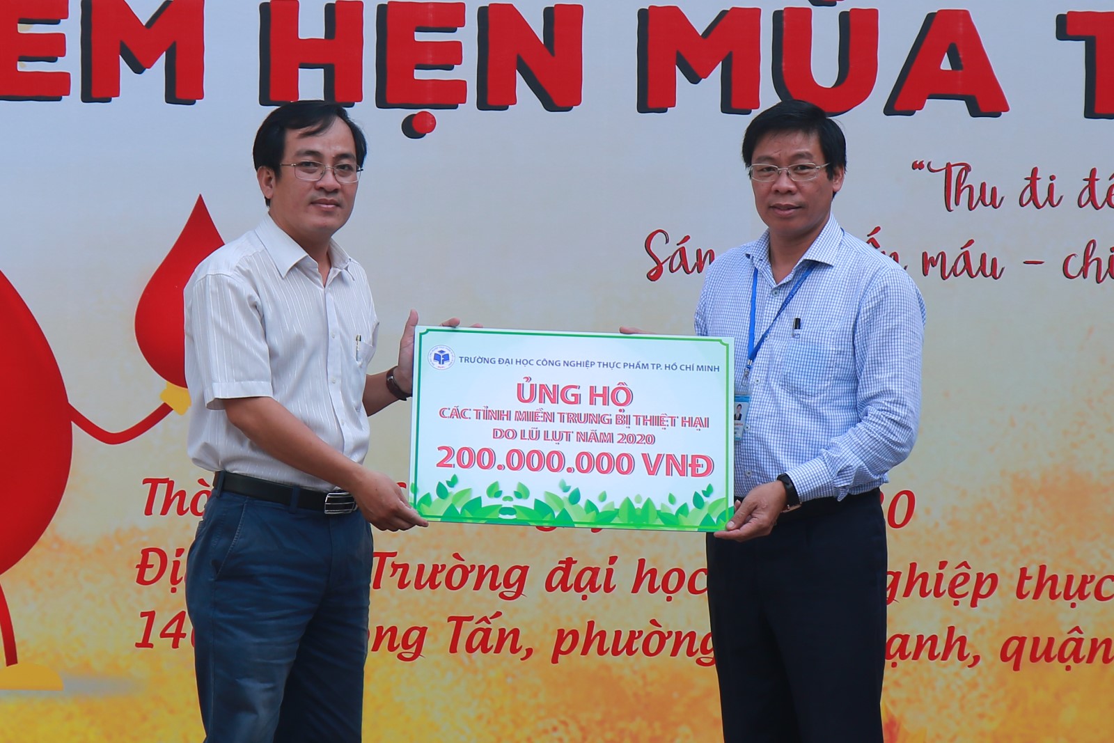 Trường ĐH Công nghiệp Thực phẩm TP.HCM ủng hộ 200 triệu cho đồng bào bị lũ lụt ở miền Trung