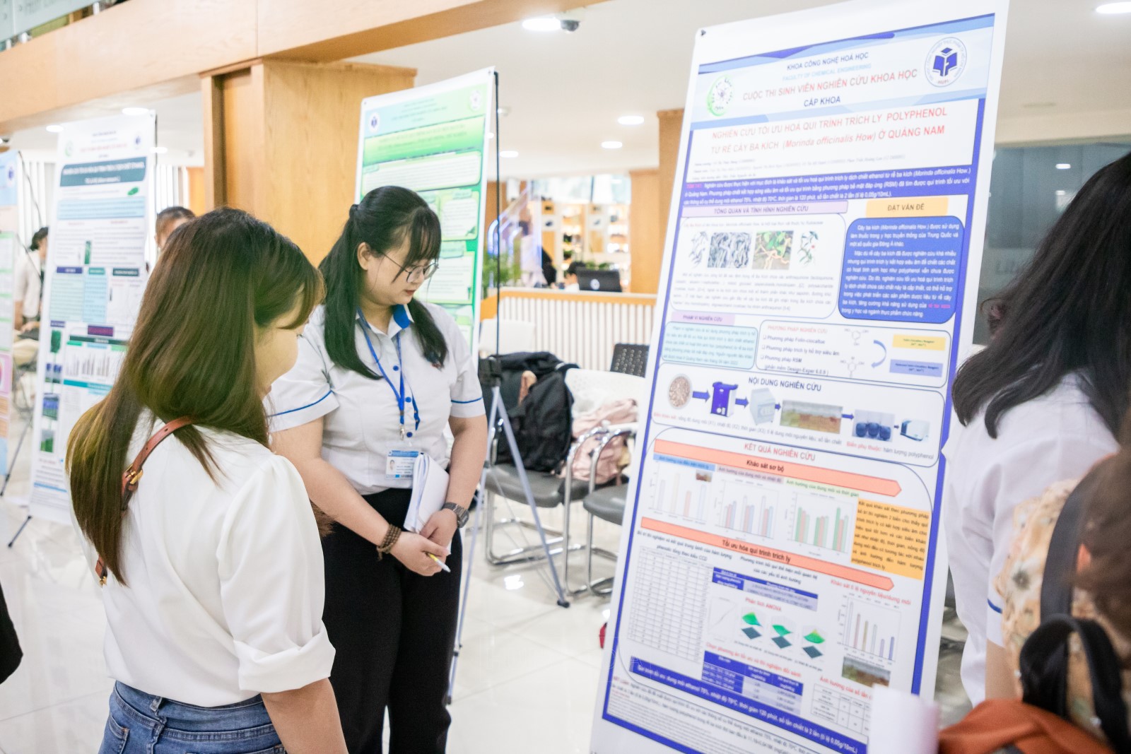 Khoa Công nghệ hóa học HUFI tổ chức thành công Cuộc thi Sinh viên nghiên cứu khoa học năm học 2022 - 2023